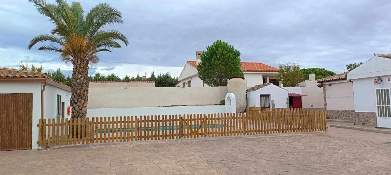 Villa Las Tres Hermanas Albarreal De Tajo By Toledo Ap Exterior photo